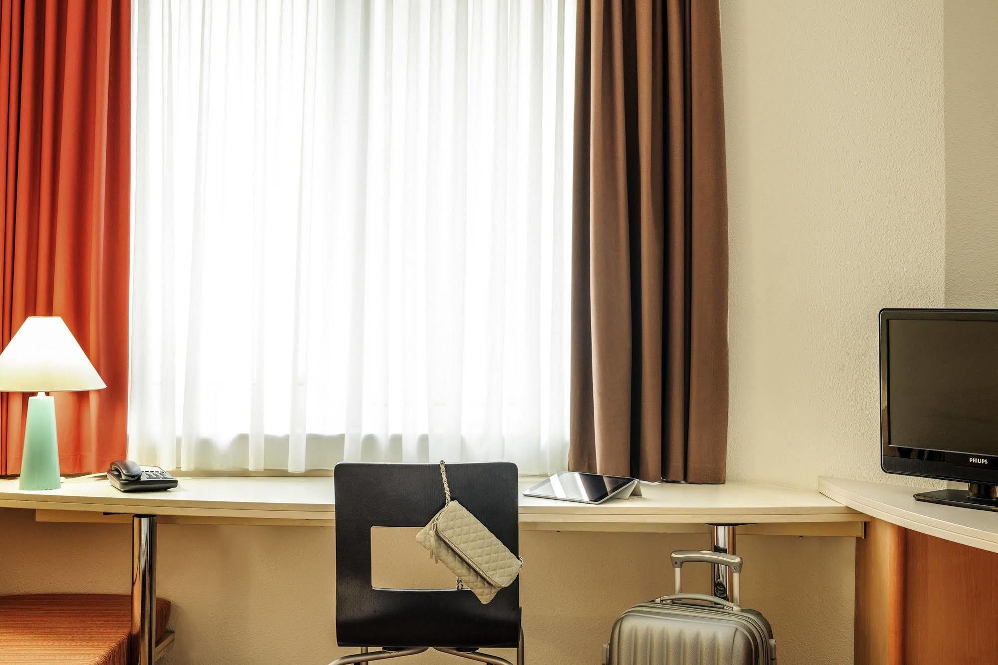 Select Hotel Wiesbaden City Ngoại thất bức ảnh