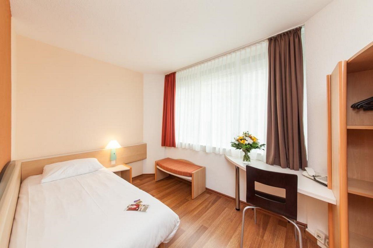 Select Hotel Wiesbaden City Ngoại thất bức ảnh